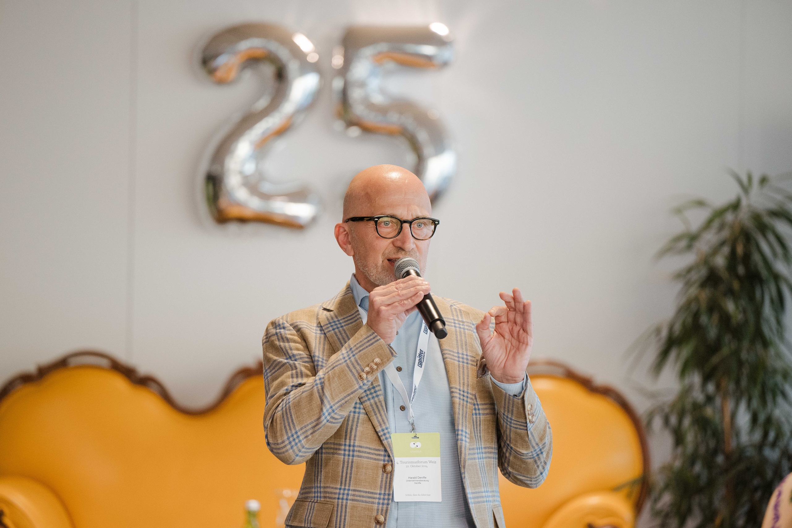 Harald Denifle beim Tourismusforum von crosseye Marketing GmbH. Harald Denifle beim Tourismusforum von crosseye Marketing GmbH.